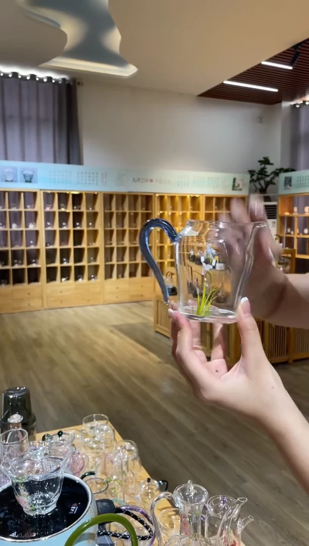九河思明公杯蓝把兰花啊