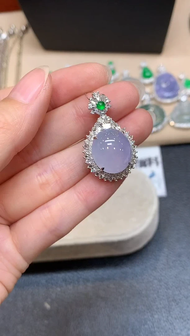 颈饰18K金镶嵌翡翠蛋面【无服务费