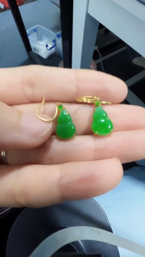 18K金镶嵌翡翠耳饰2680