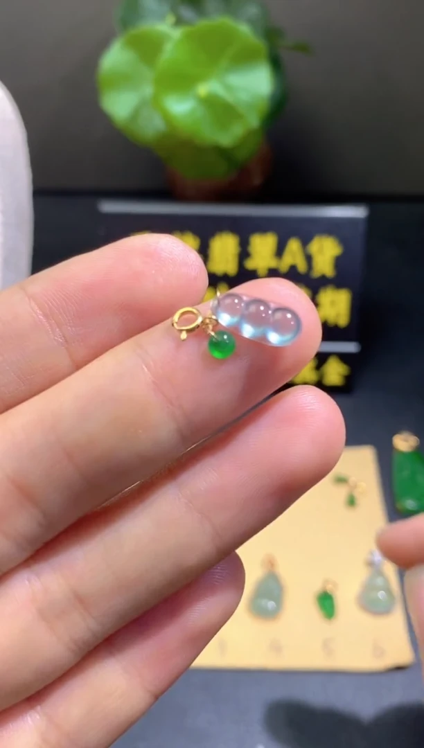 颈饰18K金镶嵌翡翠翡翠A货