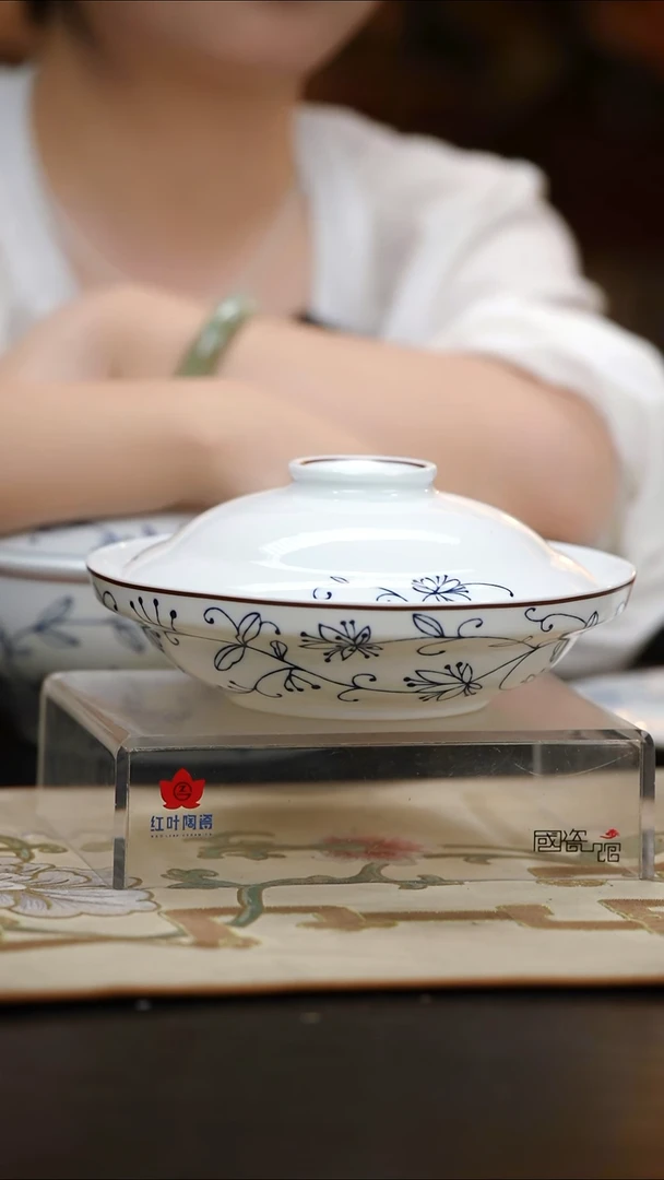 1个正价春色8英寸带盖和合器(套)