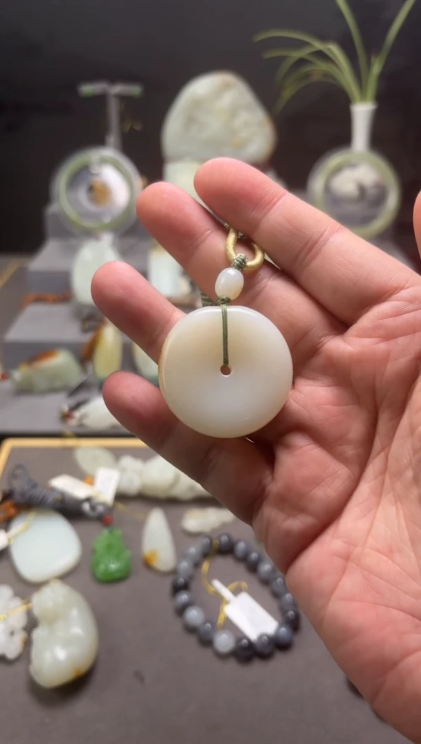 颈饰未镶嵌和田玉平安扣