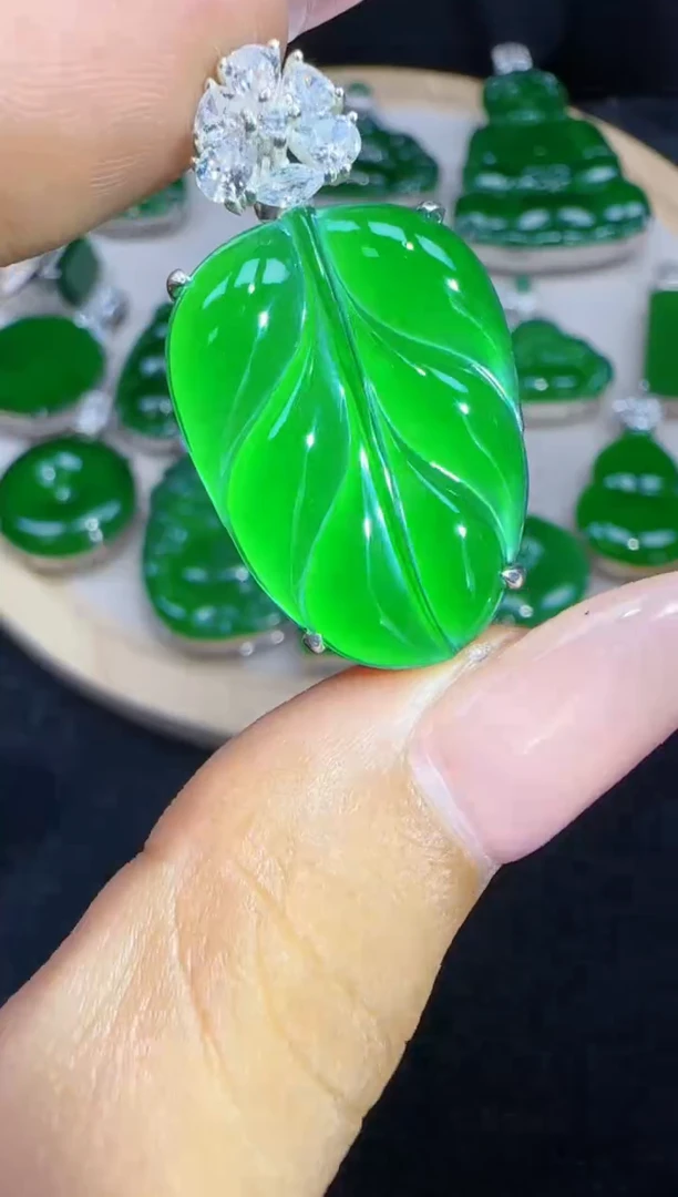 未镶嵌定制翡翠翡翠吊坠100