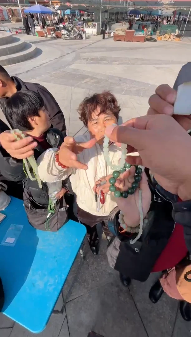 未镶嵌和田玉（糖玉）挂件和田玉