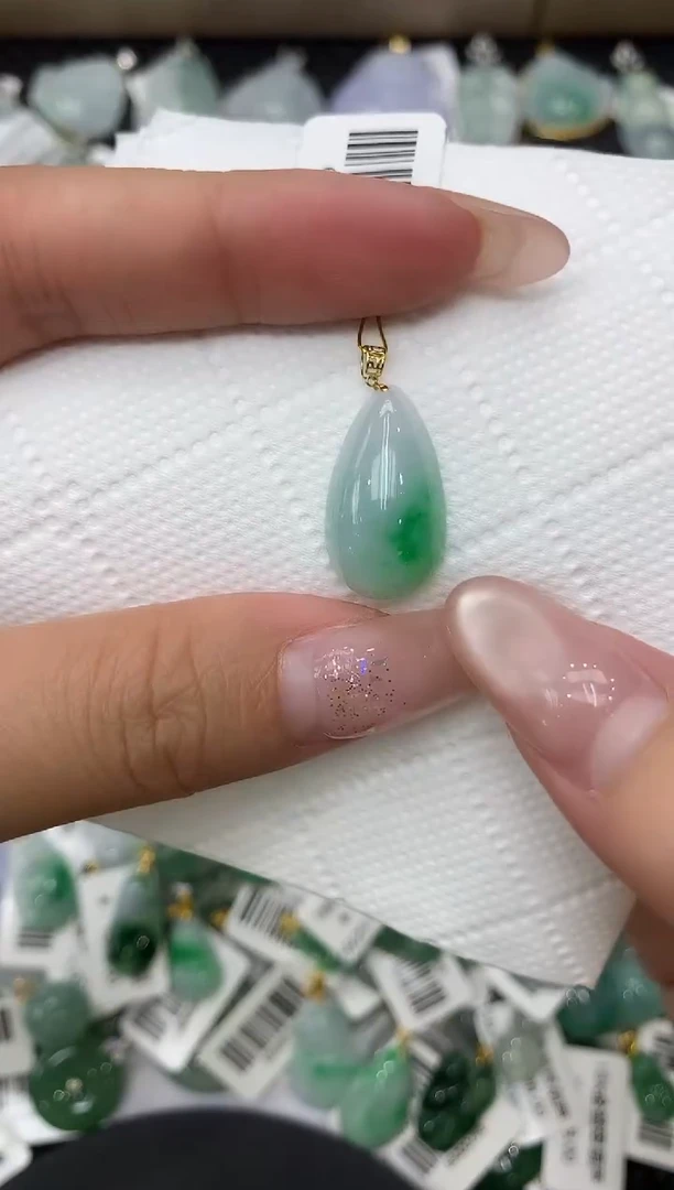 颈饰18K金镶嵌翡翠1111111111