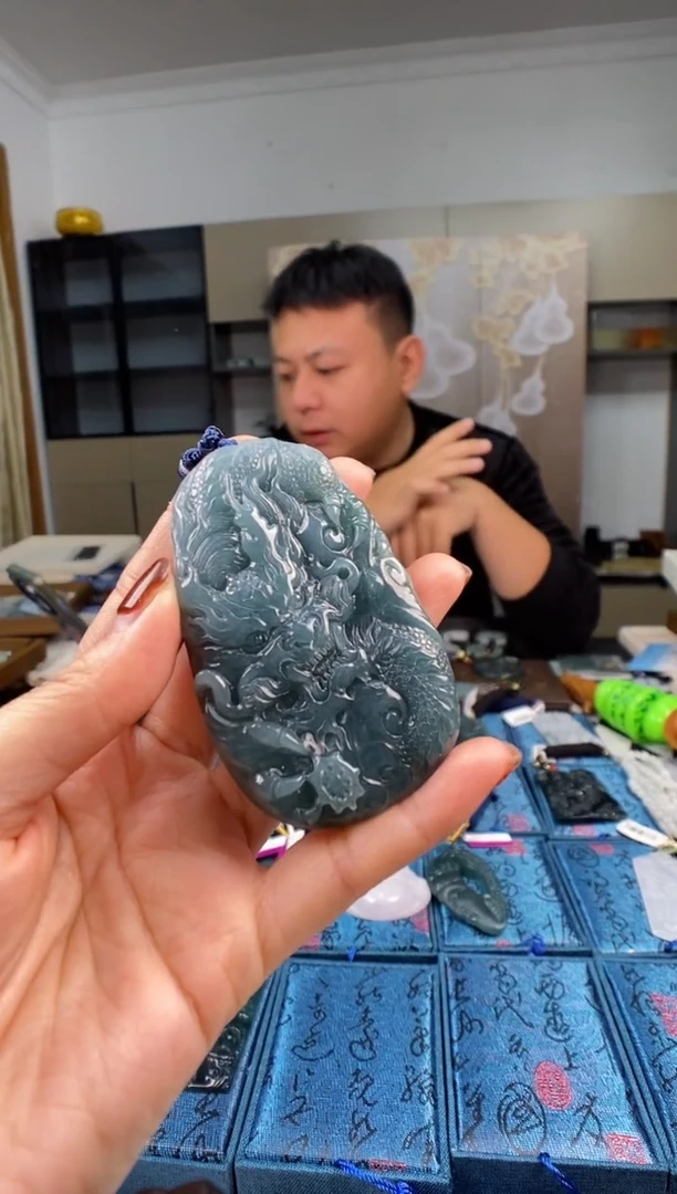 颈饰未镶嵌翡翠 多样性发其一