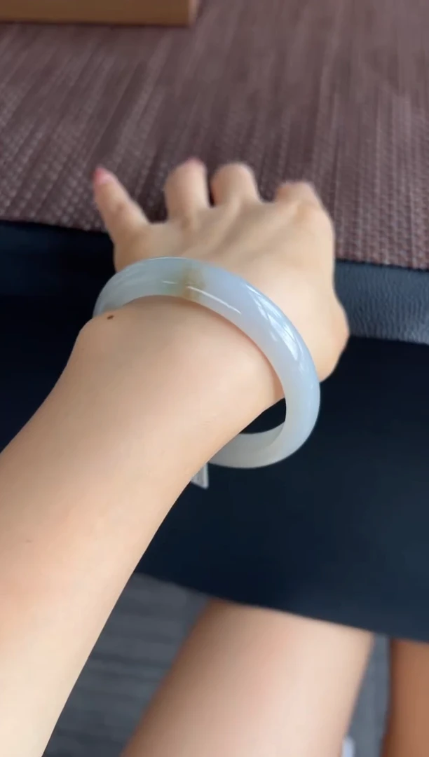 翡翠手镯未镶嵌75号56.9*13.7*7.8