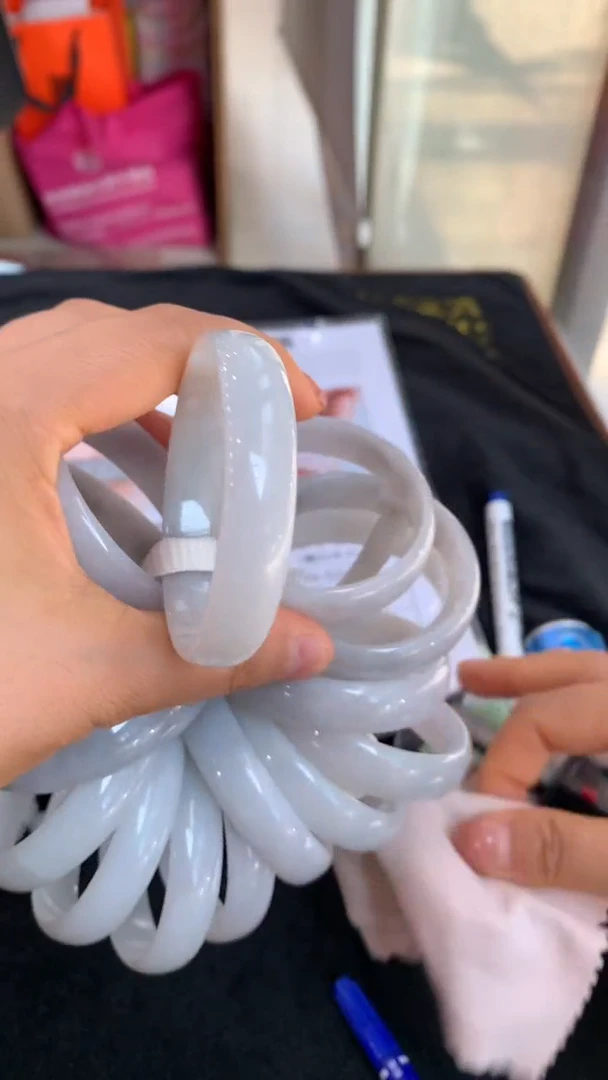 未镶嵌手镯翡翠公主镯52-54买断价不退货多样性发其一