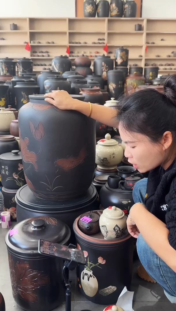 罐瑕疵茶叶罐  三号线雕荷花 608