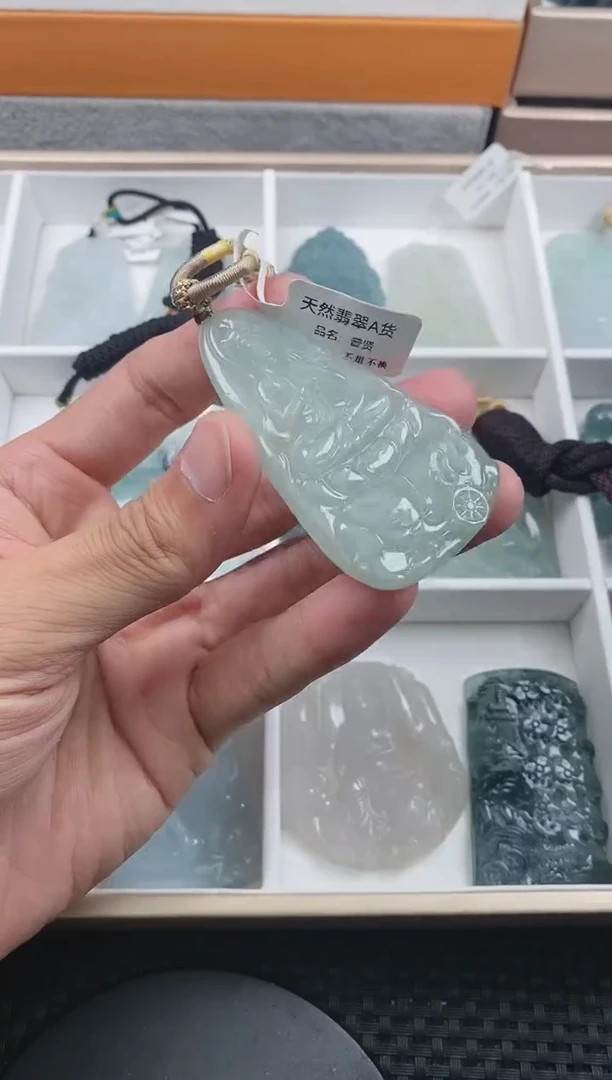 翡翠未镶嵌颈饰