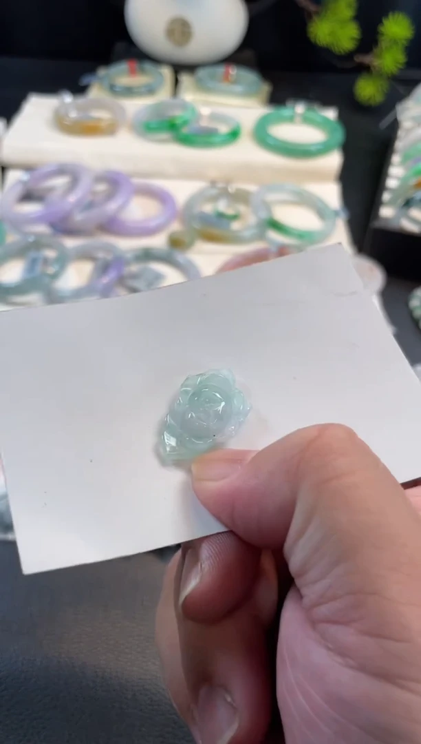 翡翠手镯未镶嵌77 有纹裂