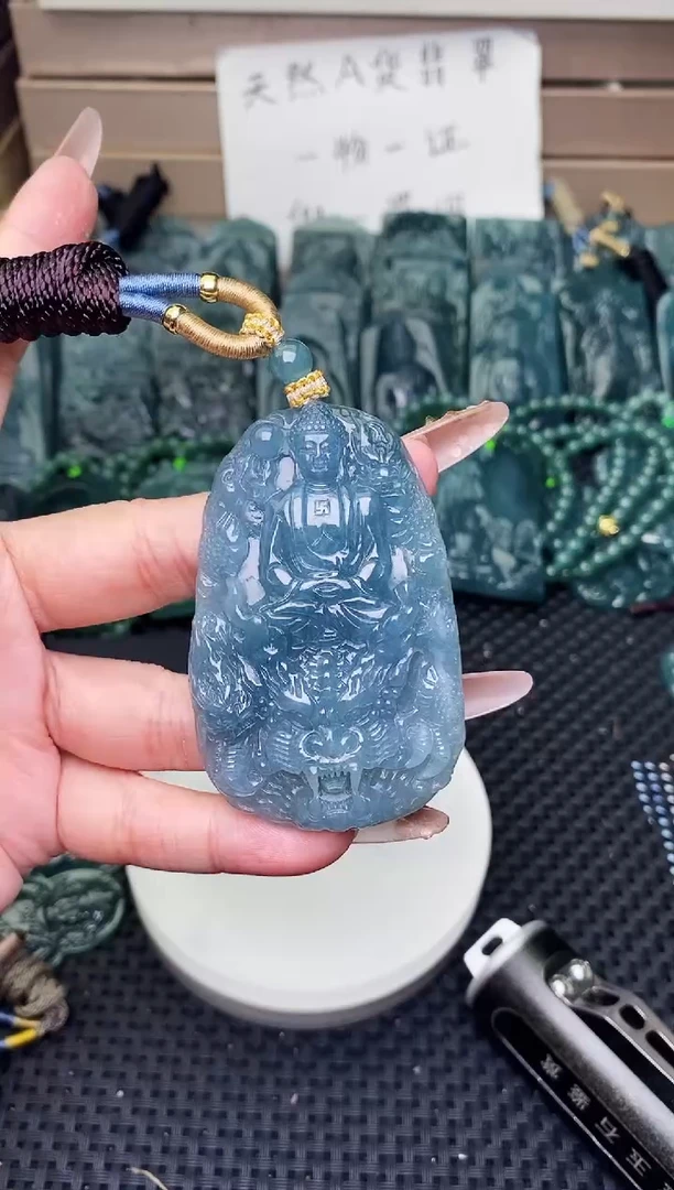 颈饰未镶嵌翡翠