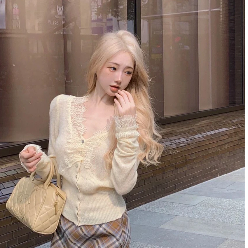 v领蕾丝花边拼接毛衣打底衫女秋冬温柔风高级感内搭针织开衫上衣