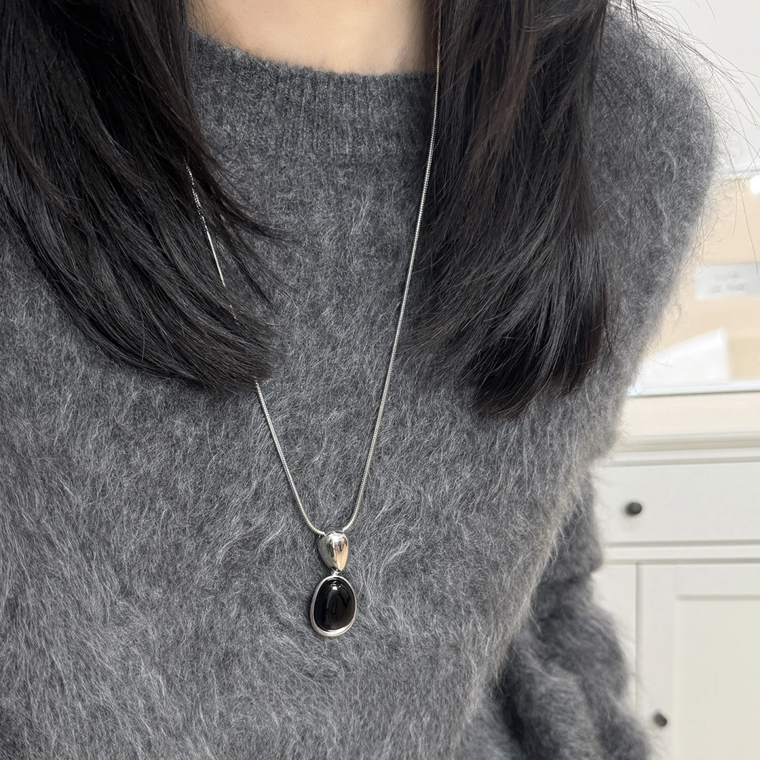 钛钢项链 高级感轻奢黑色吊坠项链女韩系长款毛衣链2025新款配饰