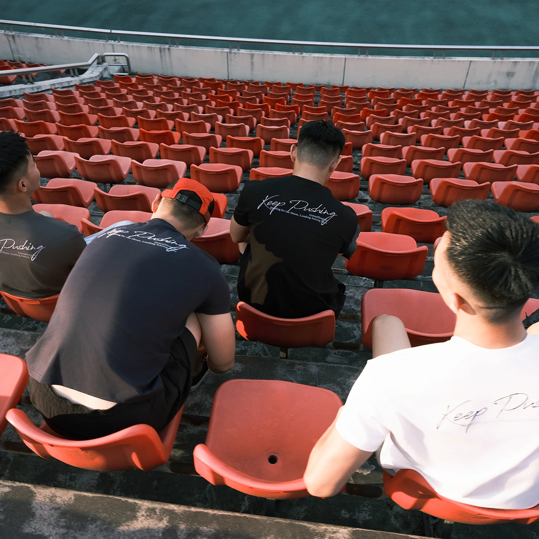 GTAL美式草写手绘英文T恤刺绣索罗娜速干凉感透气圆领冰皮短袖