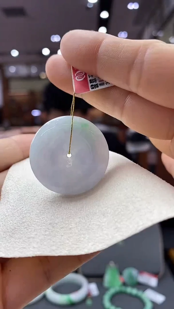 颈饰未镶嵌翡翠平安扣