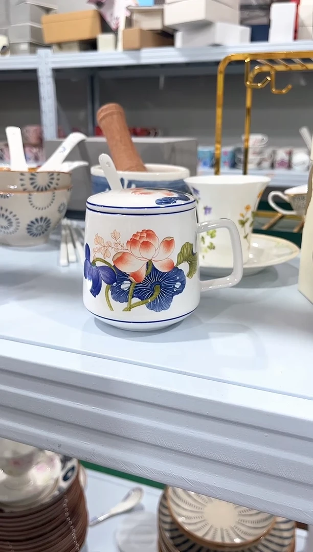其他陶瓷（简装）荷花杯碟一套