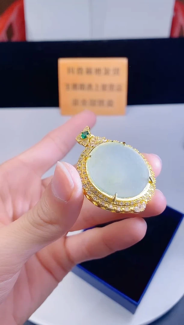 颈饰未镶嵌翡翠