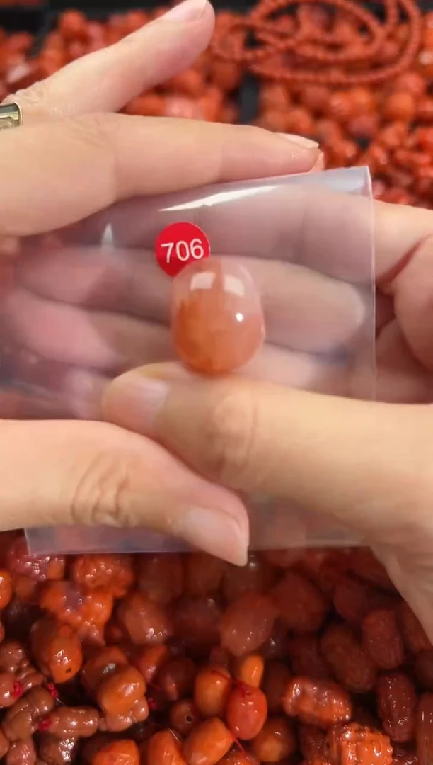 颈饰未镶嵌南红玛瑙1