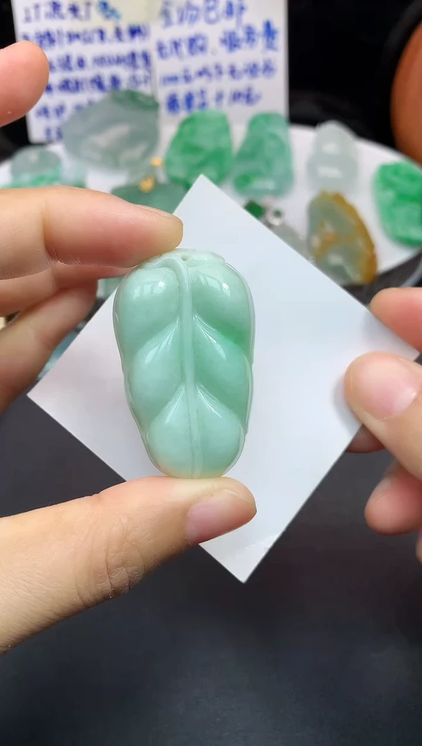 颈饰未镶嵌翡翠吊坠