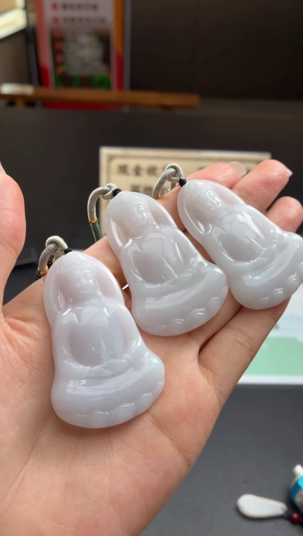 翡翠未镶嵌颈饰挂件多样性发一