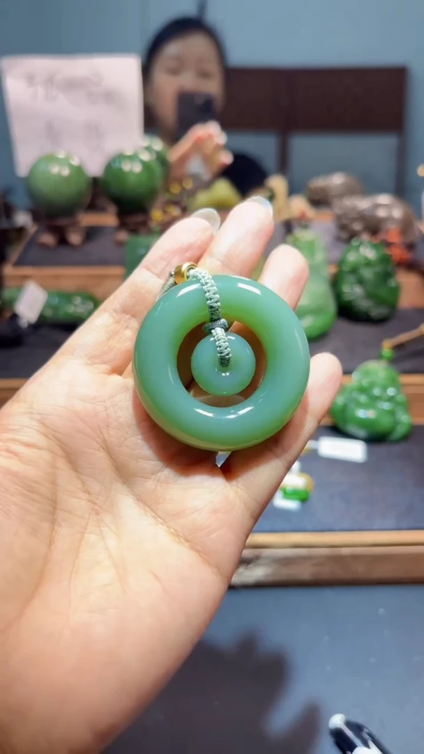 颈饰未镶嵌和田玉（碧玉）1