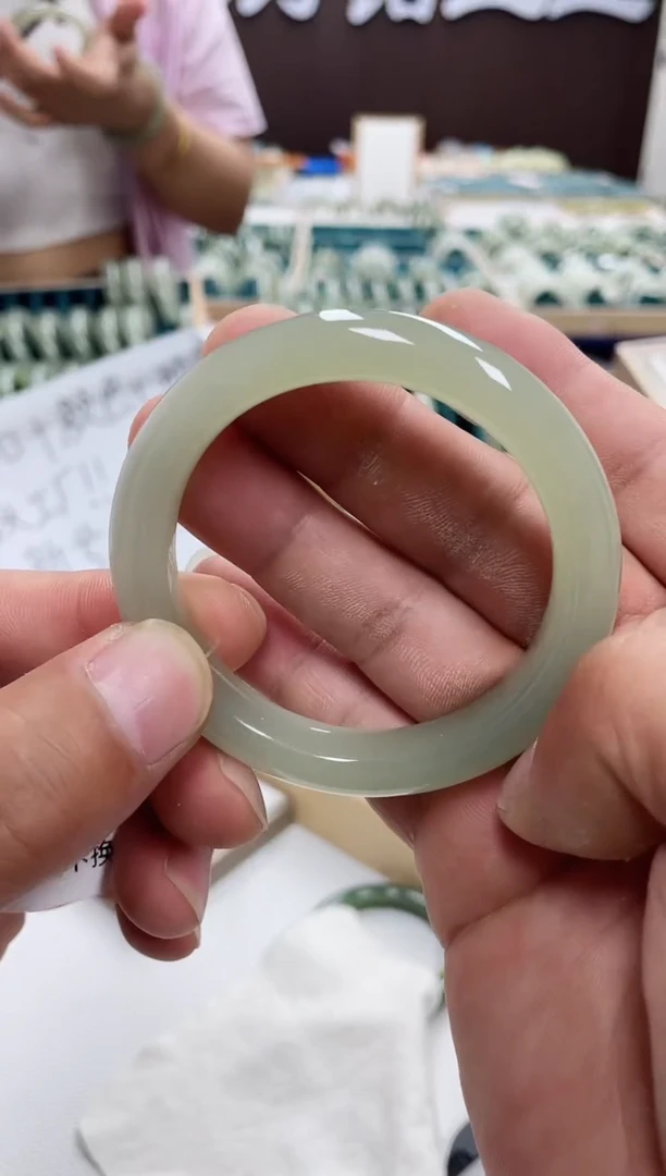 和田玉手镯未镶嵌和田玉手镯