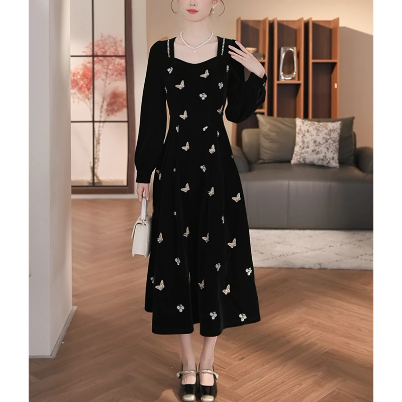 Meika-【双生蝶舞】冬季新款蝴蝶小花黑色丝绒显瘦连衣裙-BN651Q