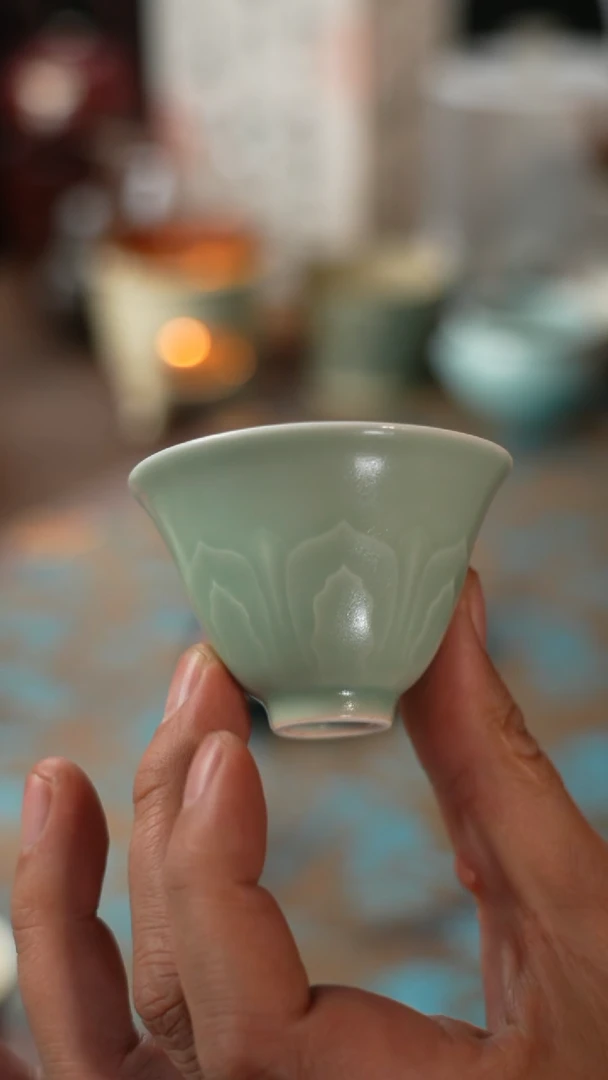 【闪购商品】雕刻莲瓣青釉杯茶杯