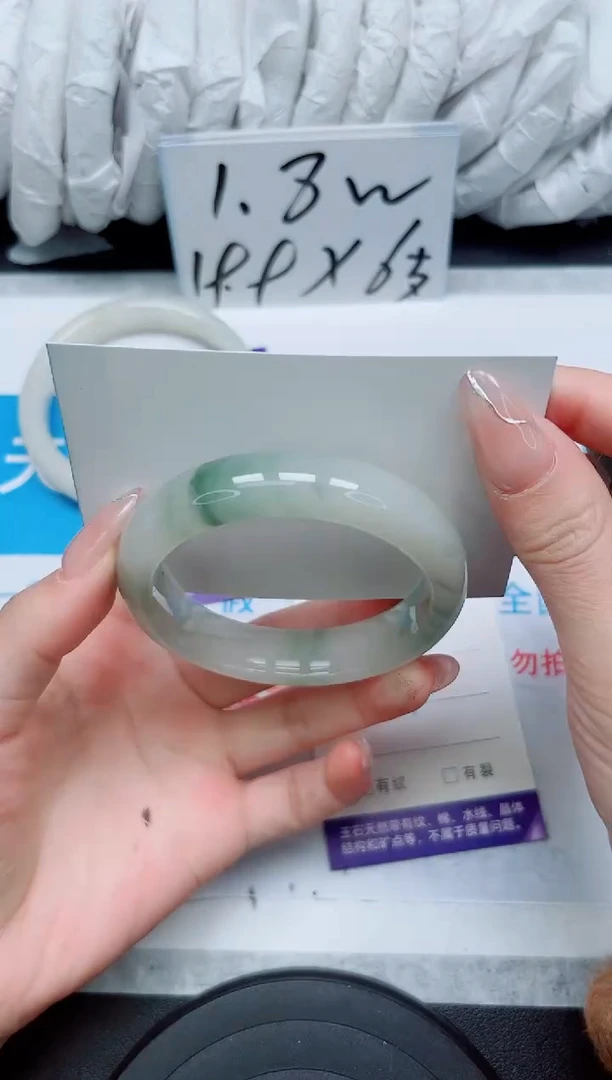 【闪购商品】石英质玉手镯未镶嵌76