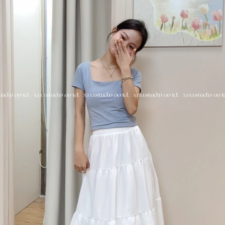 细细house 后背镂空小设计短上衣 带胸垫