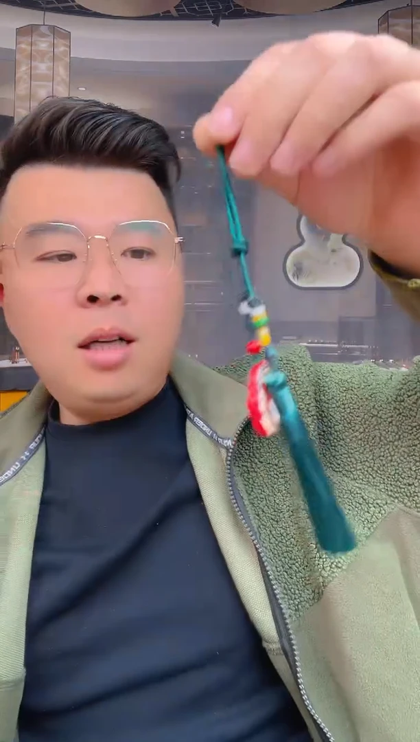 天然辰砂含辰砂工艺品红九尾狐车挂2
