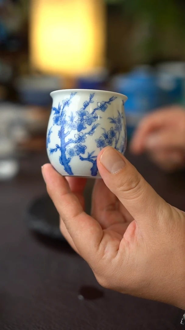景德镇手绘青花梅花主人杯