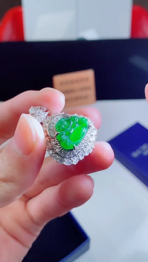 颈饰未镶嵌翡翠