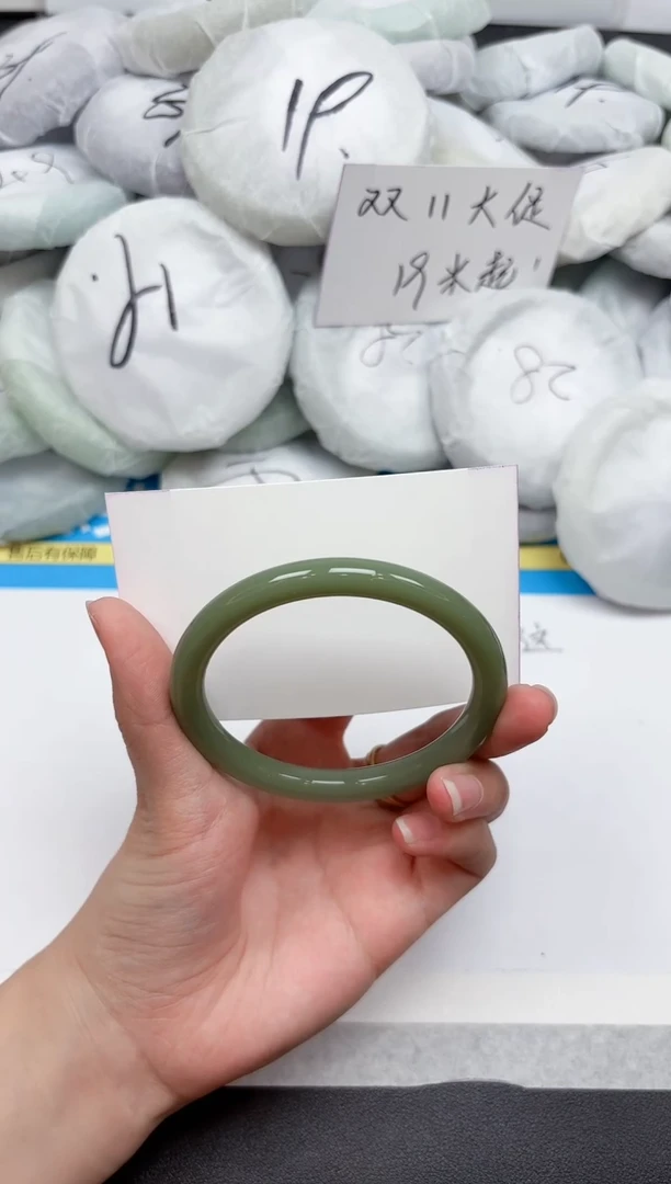 未镶嵌手镯石英质玉257-58.0