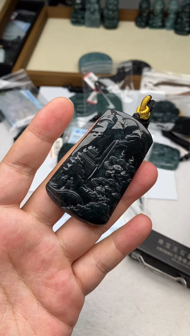 翡翠未镶嵌颈饰多样性发其一