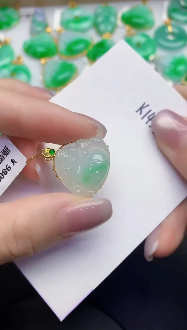 颈饰18K金镶嵌翡翠缅甸天然翡翠A货