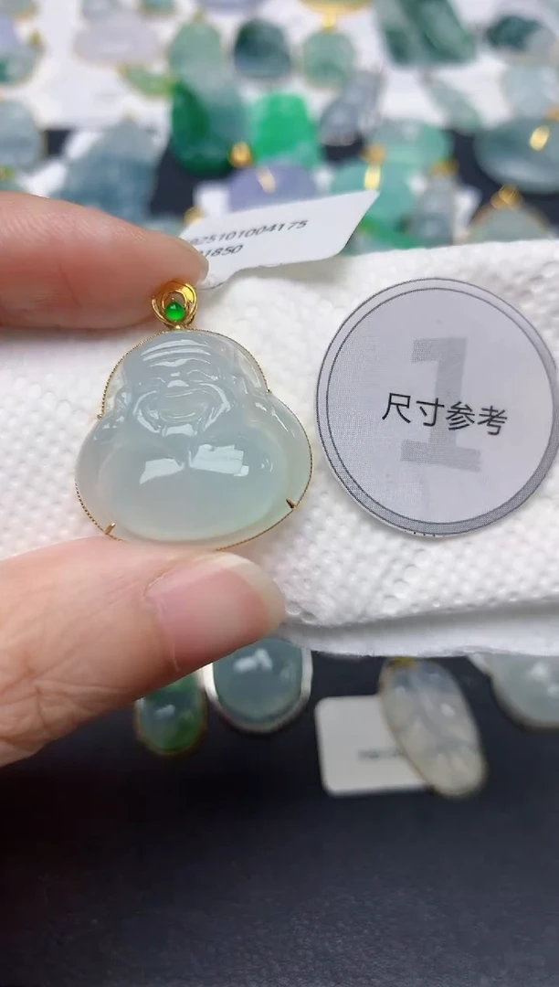 颈饰18K金镶嵌翡翠天然缅甸A货翡翠