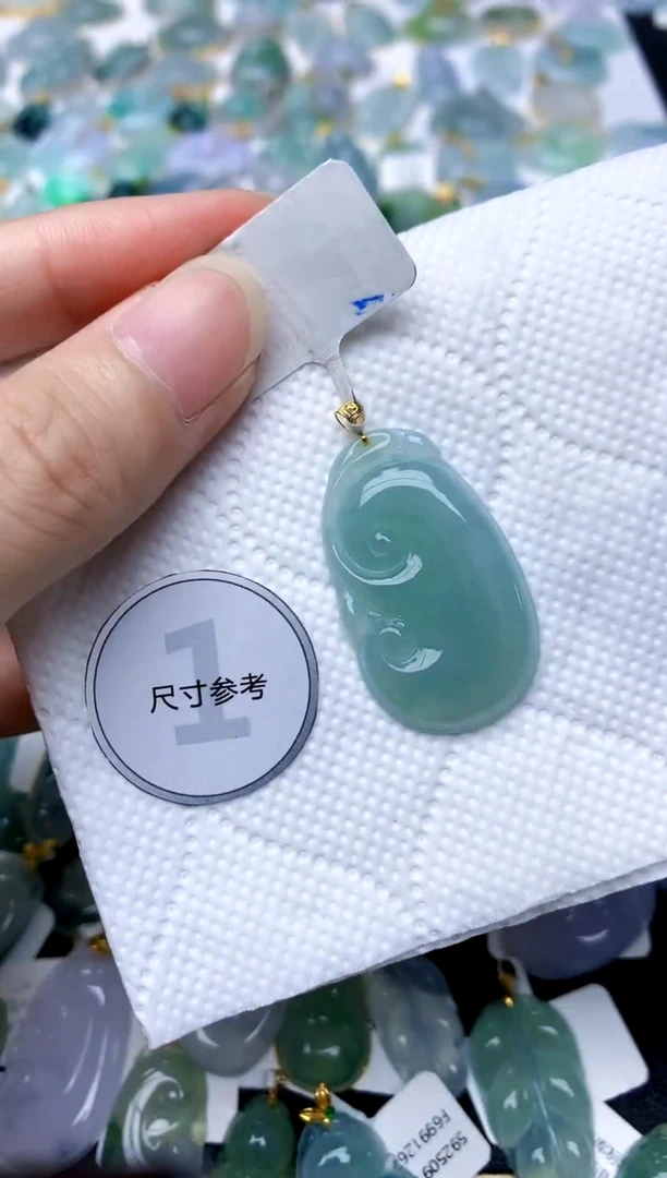 颈饰18K金镶嵌翡翠天然A货翡翠