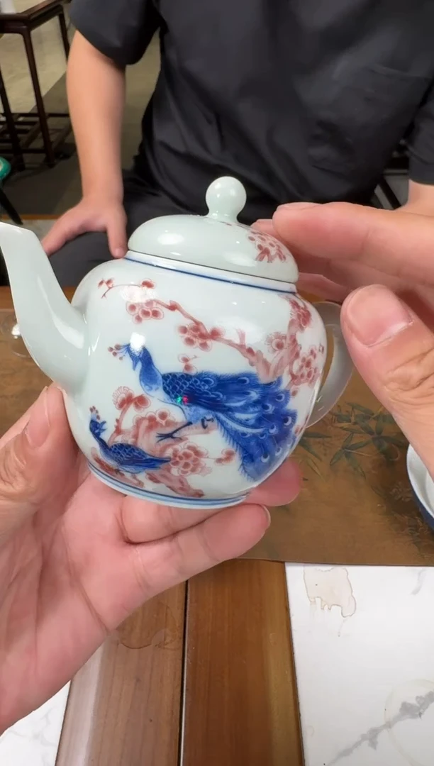 1聚壹堂青花孔雀壶