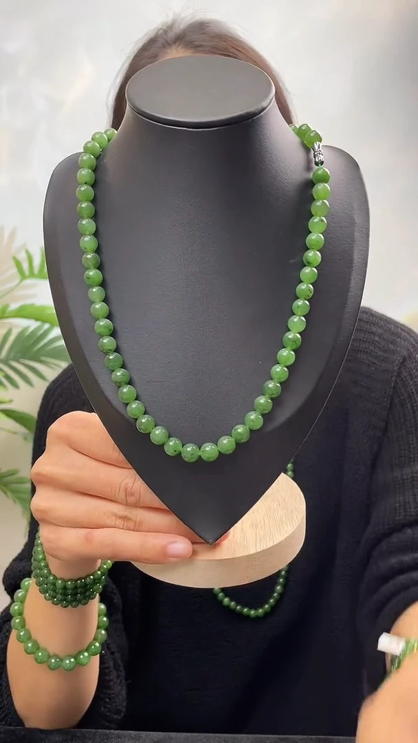 项链未镶嵌和田玉（碧玉）碧玉妈妈链 8±mm 有黑点