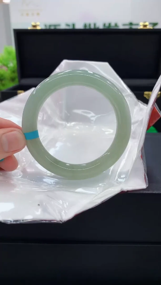 翡翠手镯未镶嵌手镯