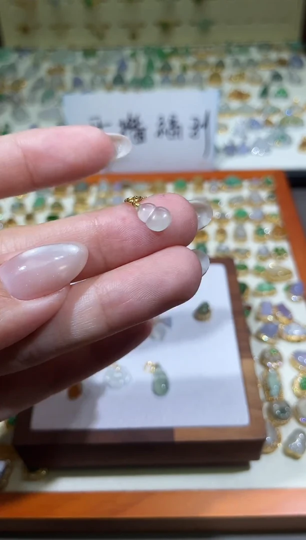 颈饰18K金镶嵌翡翠1111111111