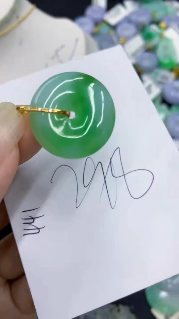 翡翠18K金镶嵌颈饰11111111111