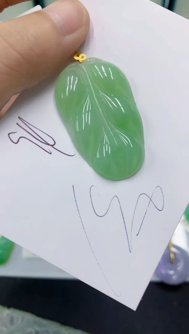 翡翠18K金镶嵌颈饰翡翠