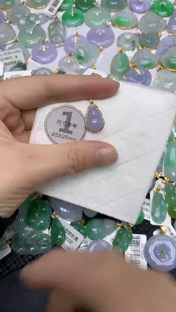 颈饰18K金镶嵌翡翠111111111