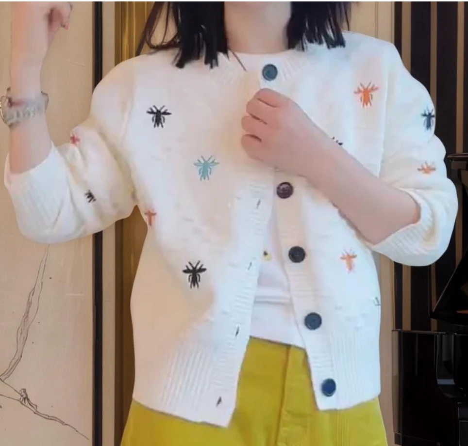 2025秋冬气质百搭时尚彩色蜜蜂刺绣针织开衫女宽松洋气