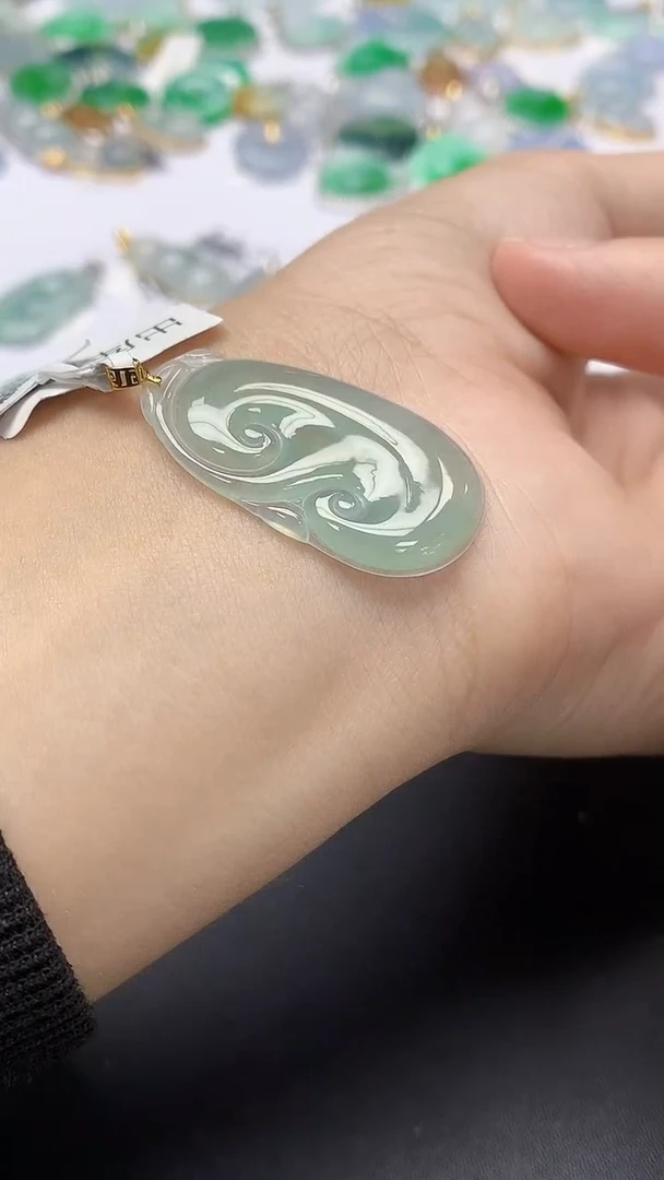 翡翠18K金镶嵌颈饰天然缅甸a货翡翠