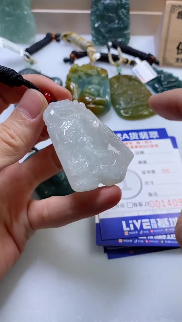 翡翠挂件未镶嵌