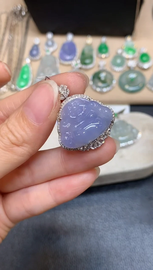 颈饰18K金镶嵌翡翠佛公【无服务费